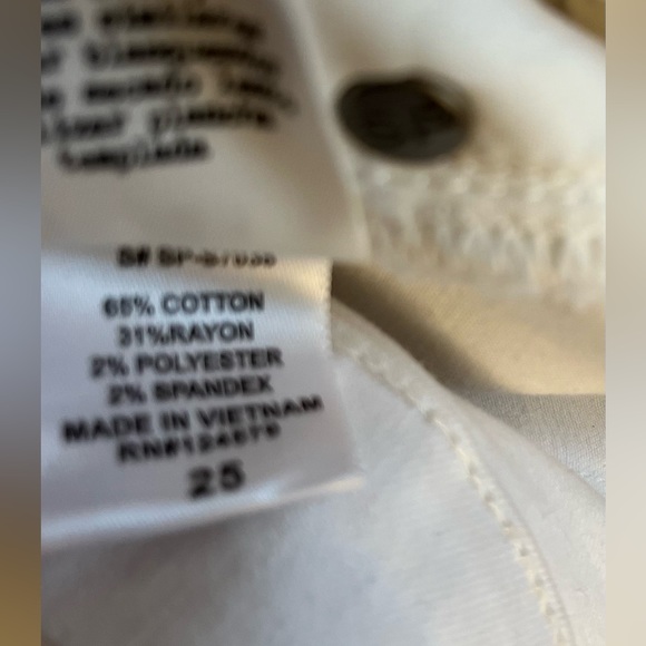 id:23 NWOT cuffed white shorts button and zip closure from stitch fix size 25 - Picture 7 of 10